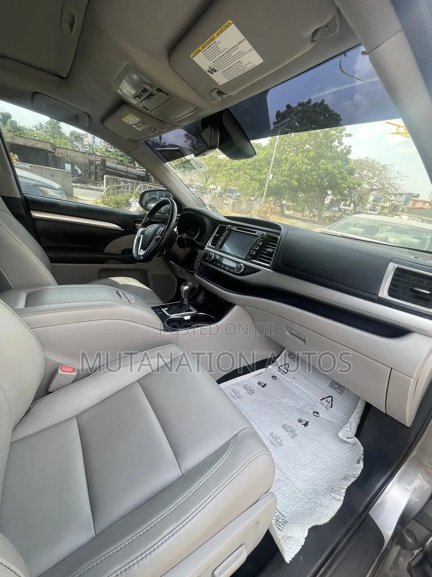 Toyota Highlander XLE 4x4 V6 (3.5L 6cyl 8A) 2018 Gray