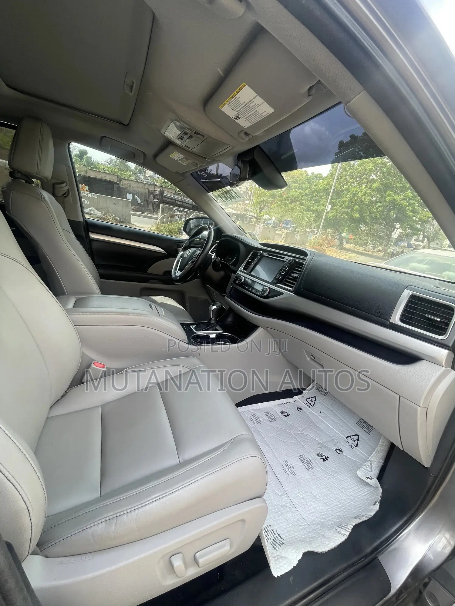 Toyota Highlander XLE 4x4 V6 (3.5L 6cyl 8A) 2018 Gray