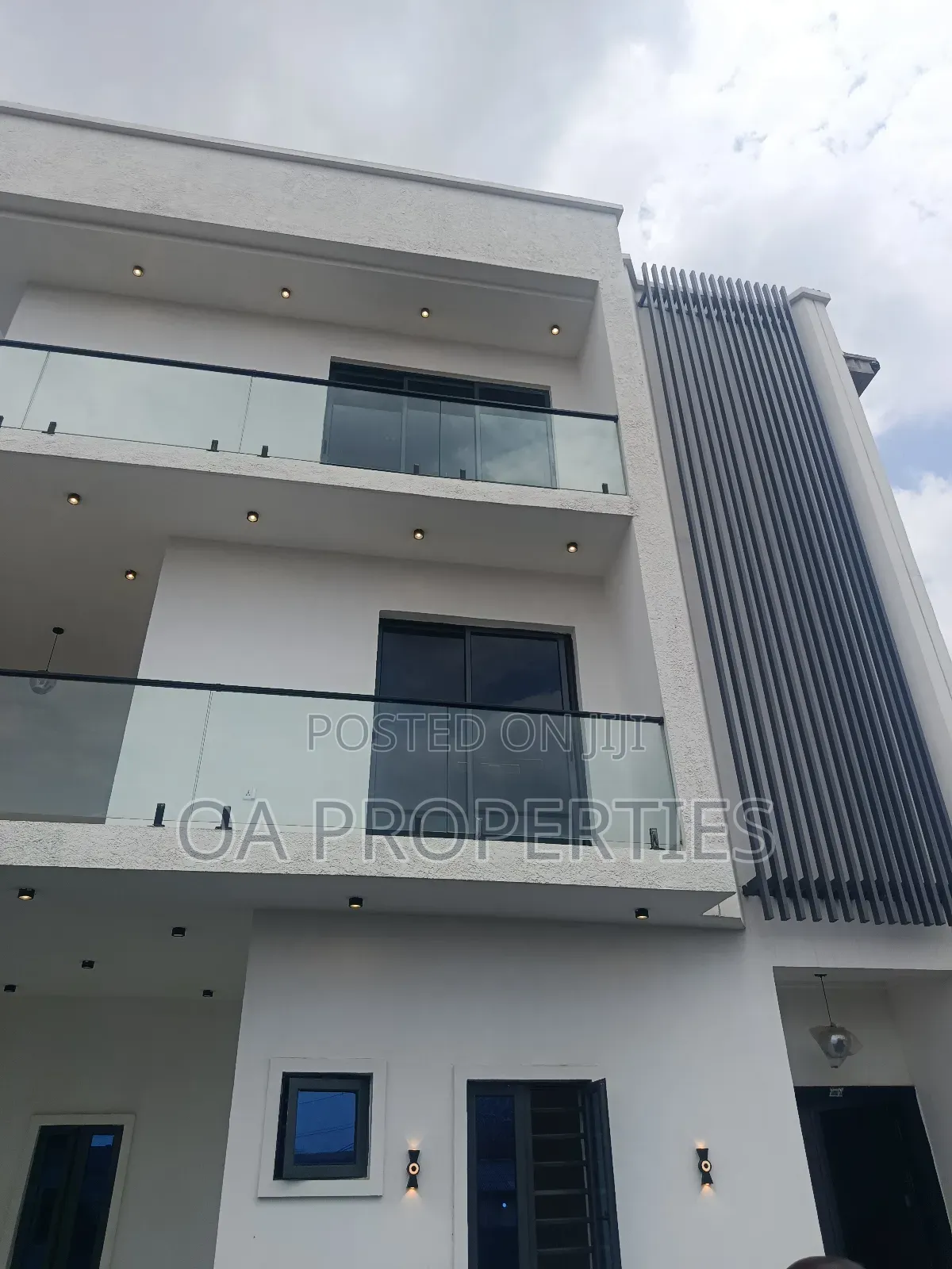 5bdrm Duplex in Oluyole Estate for sale