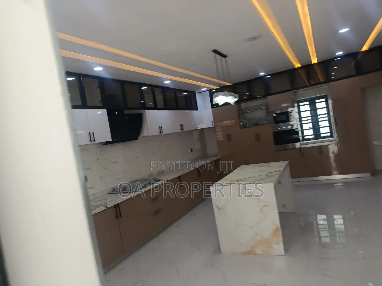 5bdrm Duplex in Oluyole Estate for sale
