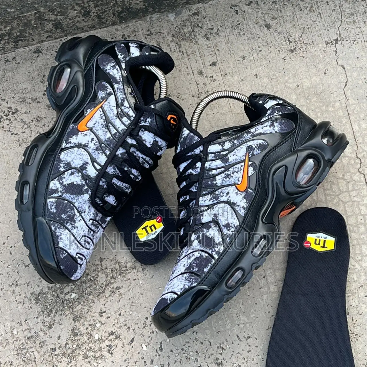 Original Nike Tn Air Max Black / Orange Sneakers
