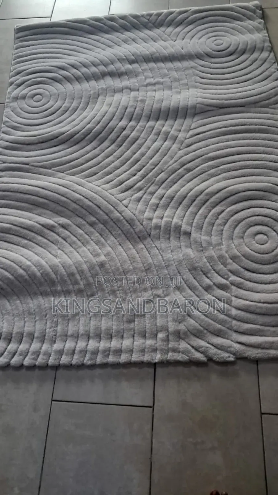 5×7fts D Gray and L Gray Turkey Center Rug