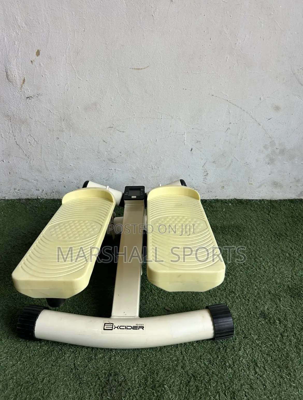Cream Stepper