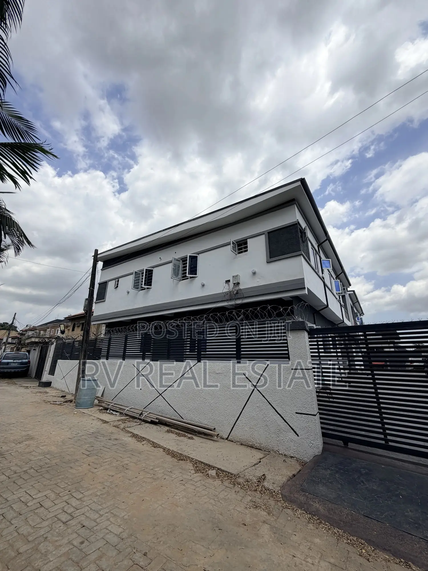 3bdrm Apartment in Oregun for sale