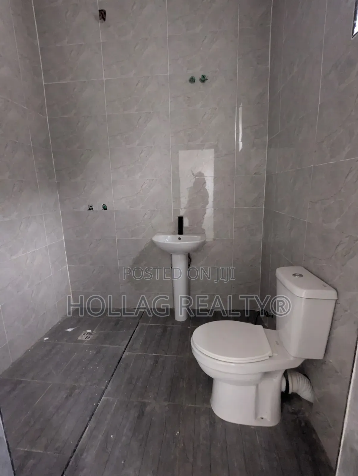 4bdrm Duplex in Ikota for sale