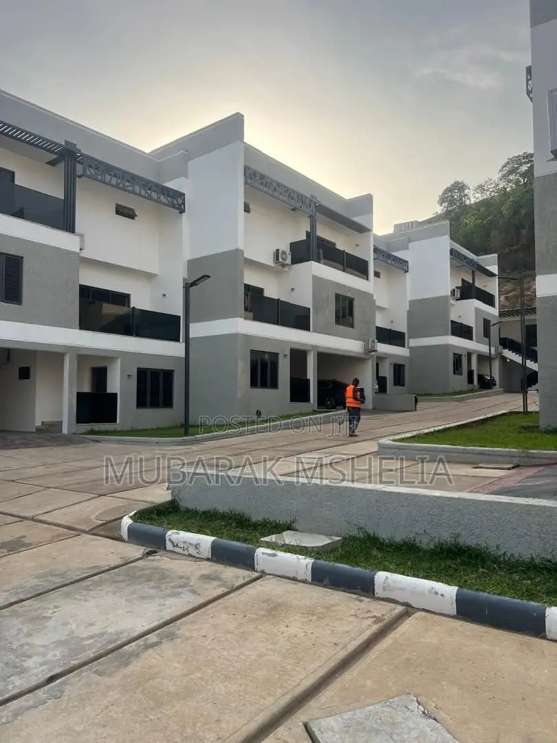 4bdrm Duplex in Katampe Extension for sale