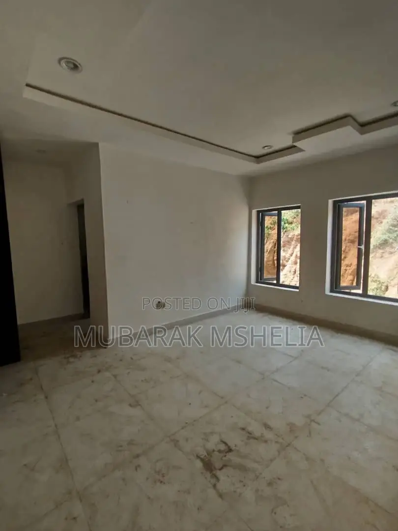 5bdrm Duplex in Guzape District for sale