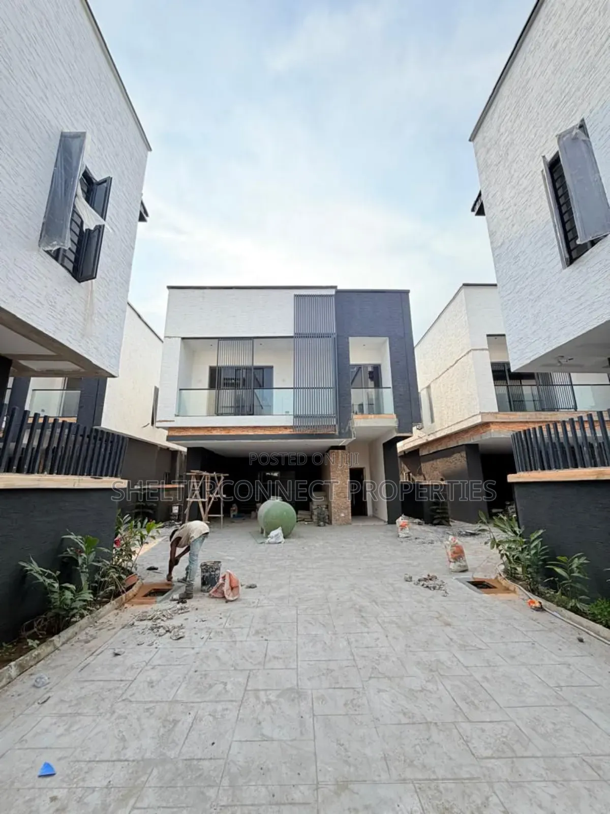 4bdrm Duplex in Berger for sale