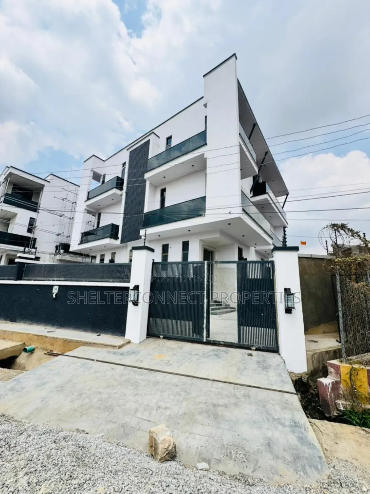 4bdrm Duplex in Berger for sale