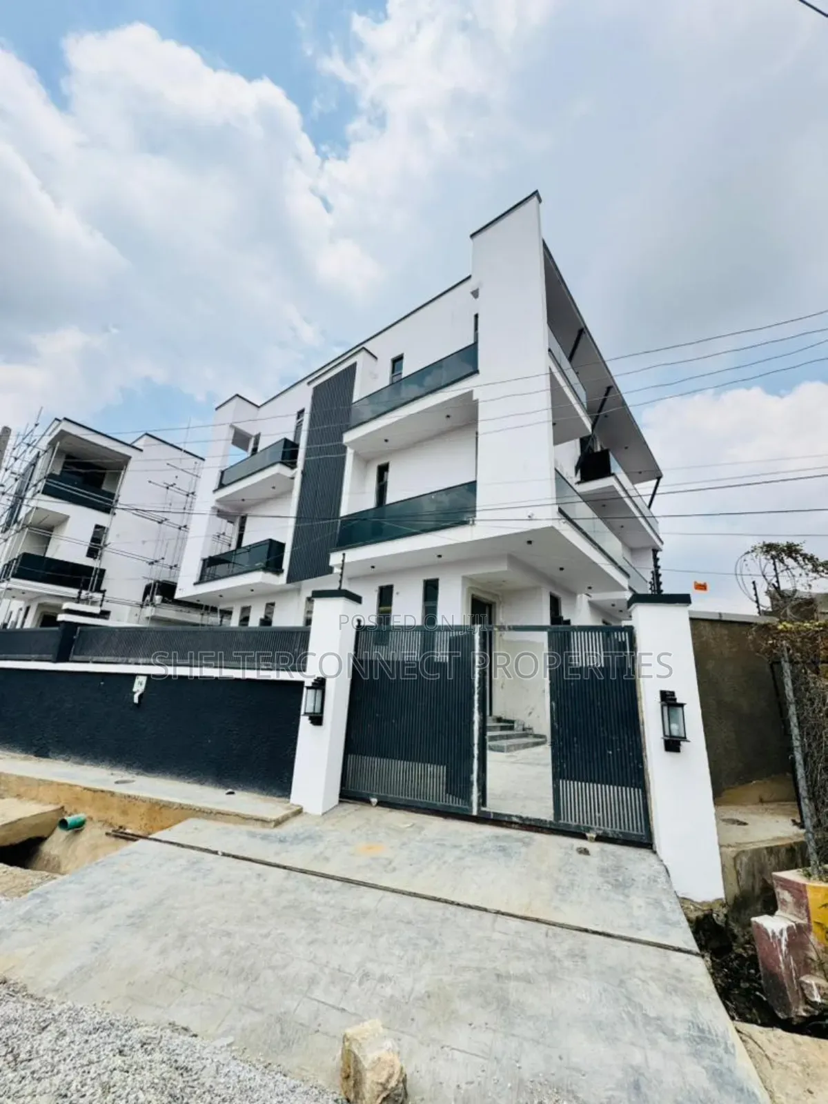 4bdrm Duplex in Berger for sale