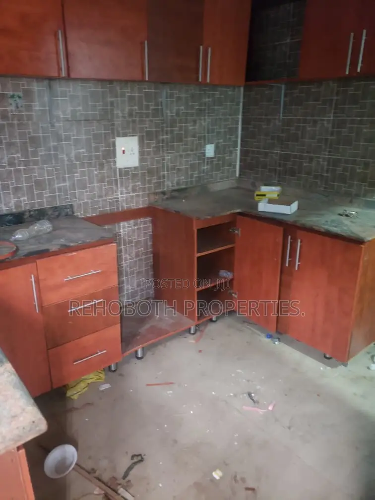3bdrm Apartment in Back Of Madigrazz, Akala Express for rent