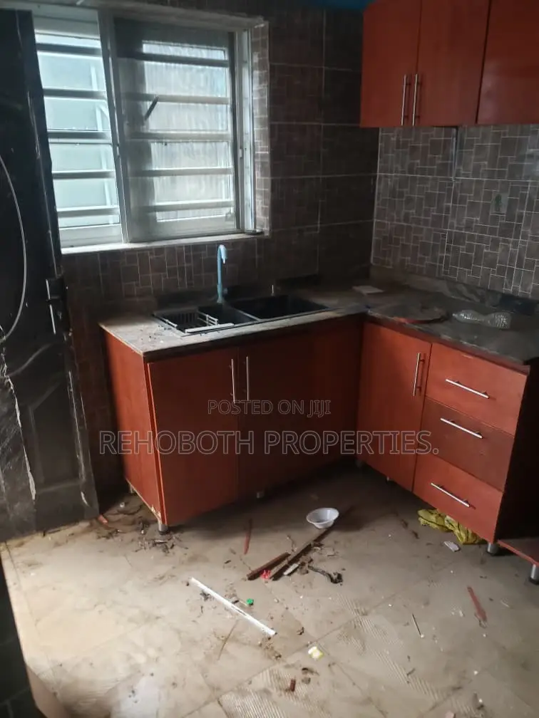 3bdrm Apartment in Back Of Madigrazz, Akala Express for rent