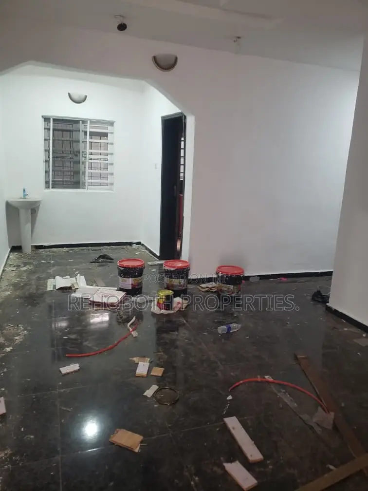3bdrm Apartment in Back Of Madigrazz, Akala Express for rent