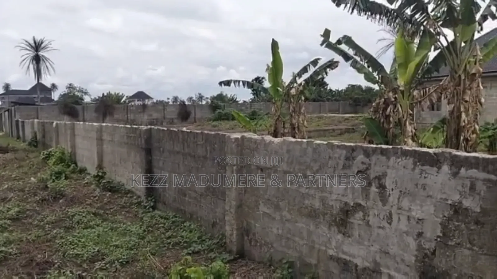 For Sale : 4 Plots With a Structure on Obirikwere Opm Airport Rd,Ph