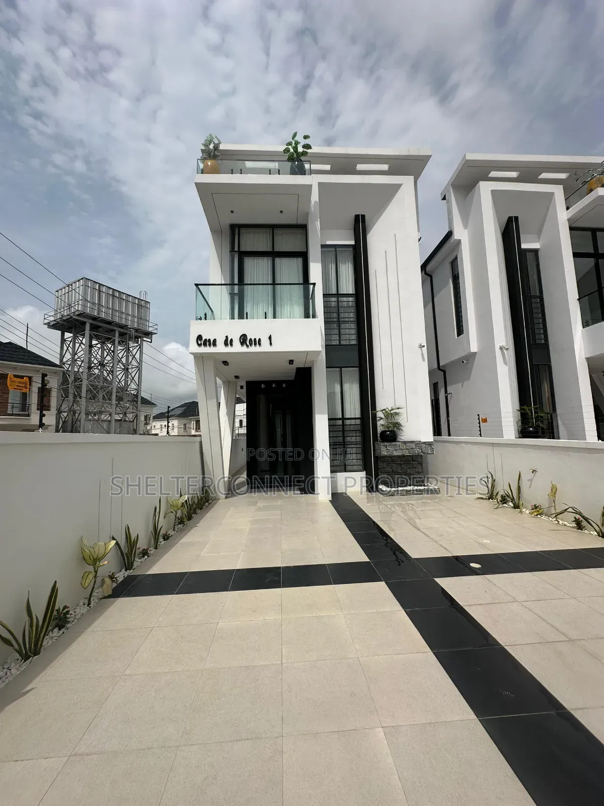 5bdrm Duplex in Ikota for sale