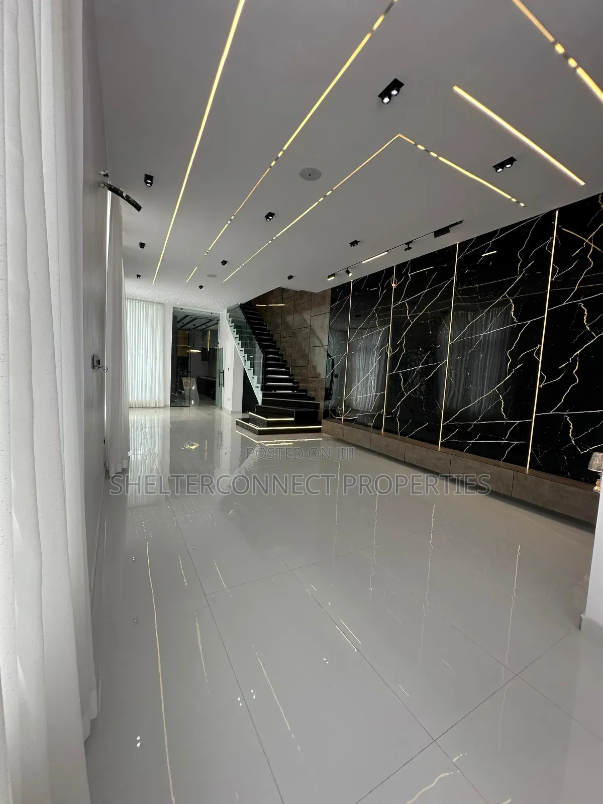 5bdrm Duplex in Ikota for sale