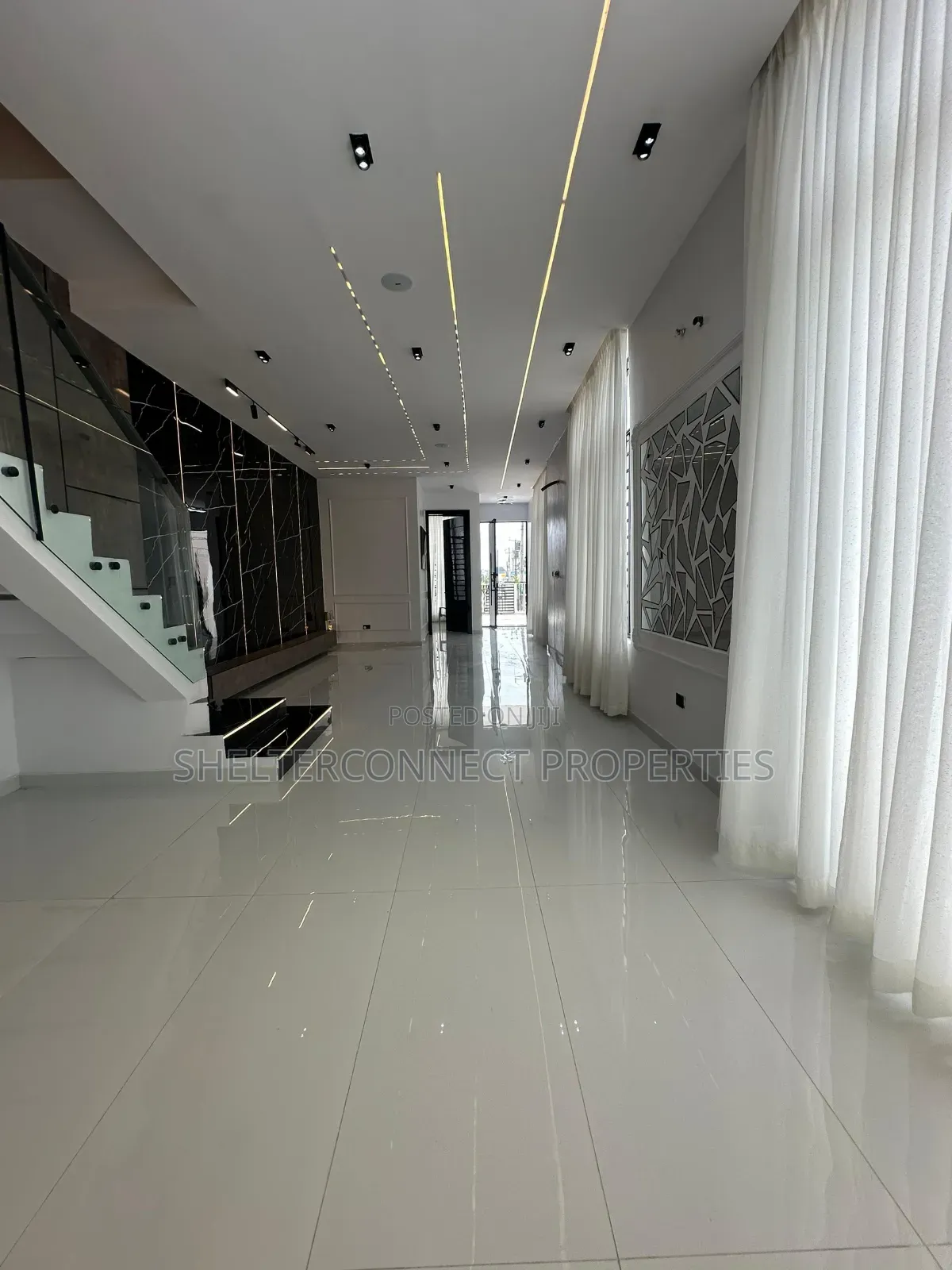 5bdrm Duplex in Ikota for sale