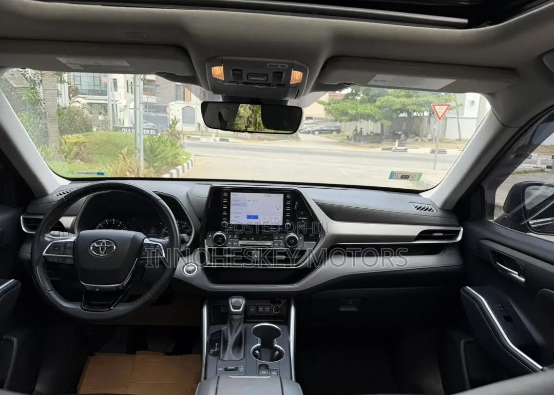 Toyota Highlander XLE 2021 Blue