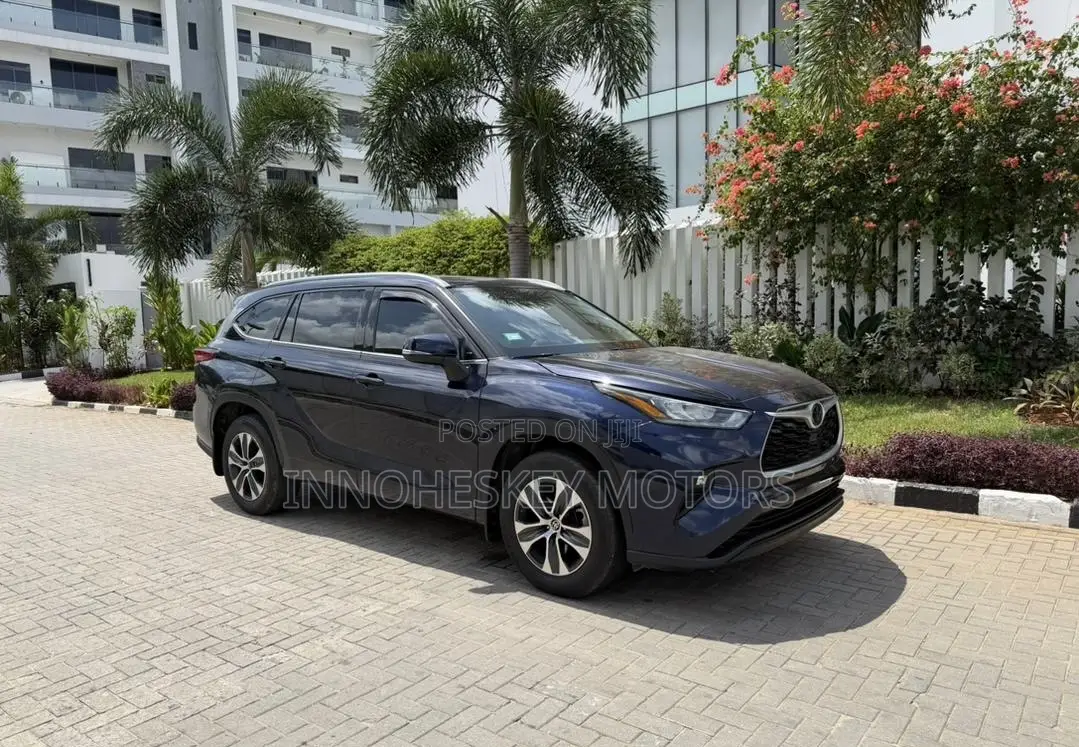 Toyota Highlander XLE 2021 Blue