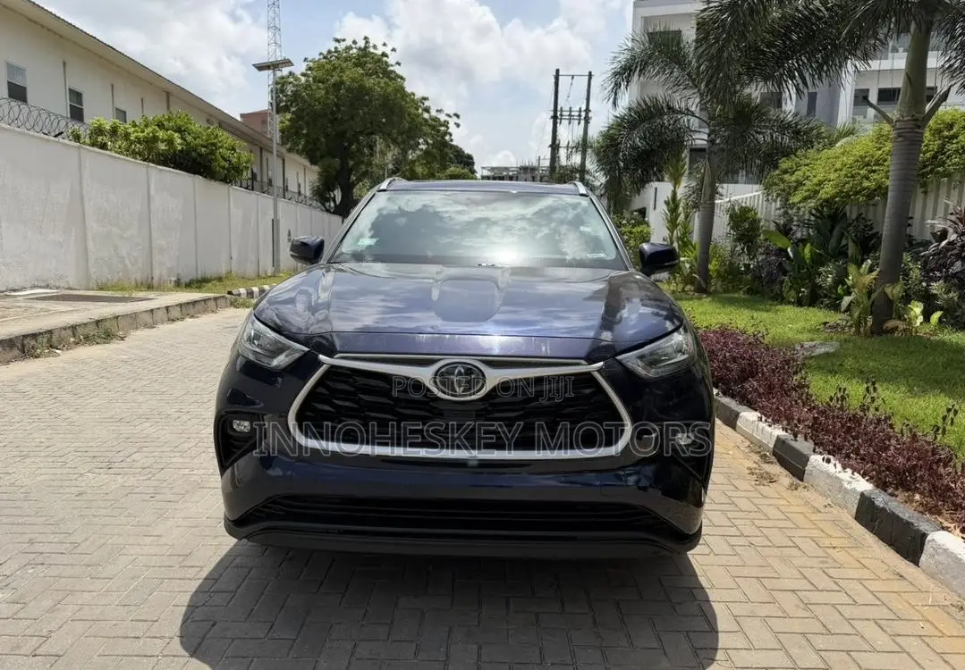 Toyota Highlander XLE 2021 Blue