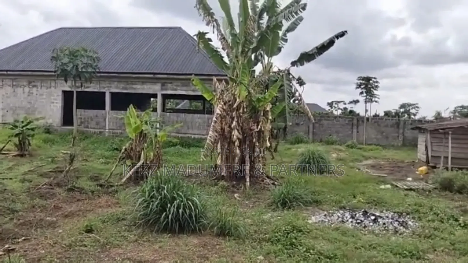 For Sale : 4 Plots With a Structure on Obirikwere Opm Airport Rd,Ph
