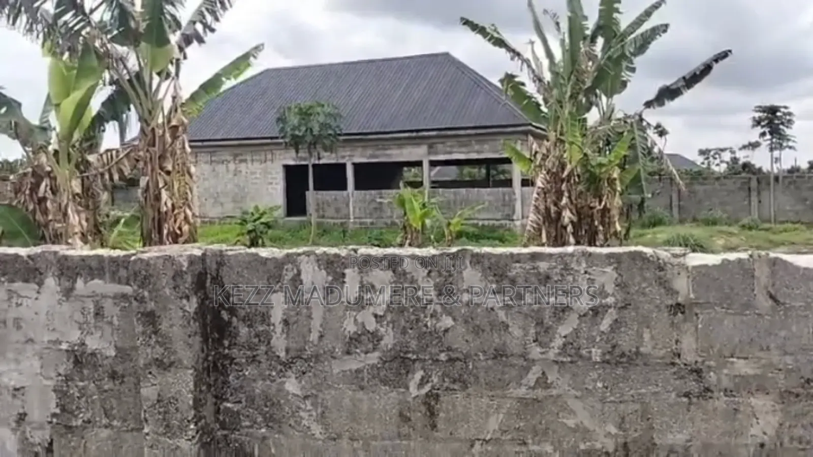 For Sale : 4 Plots With a Structure on Obirikwere Opm Airport Rd,Ph