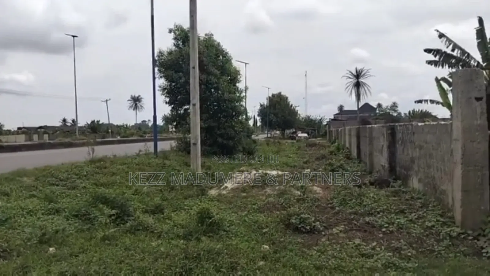 For Sale : 4 Plots With a Structure on Obirikwere Opm Airport Rd,Ph