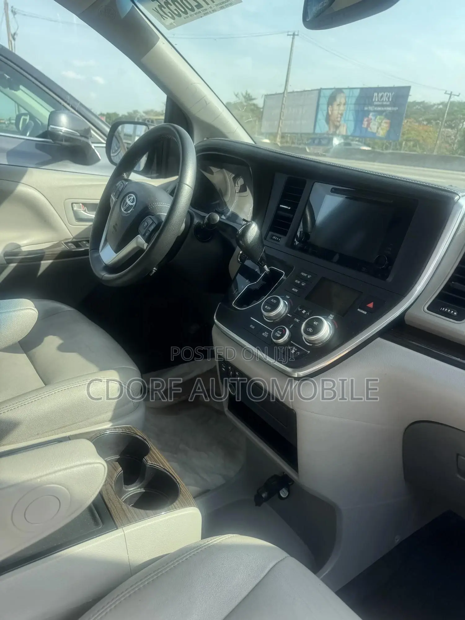 Toyota Sienna XLE Premium 7 Passenger (3.5L 6cyl 8A) 2017 Gray