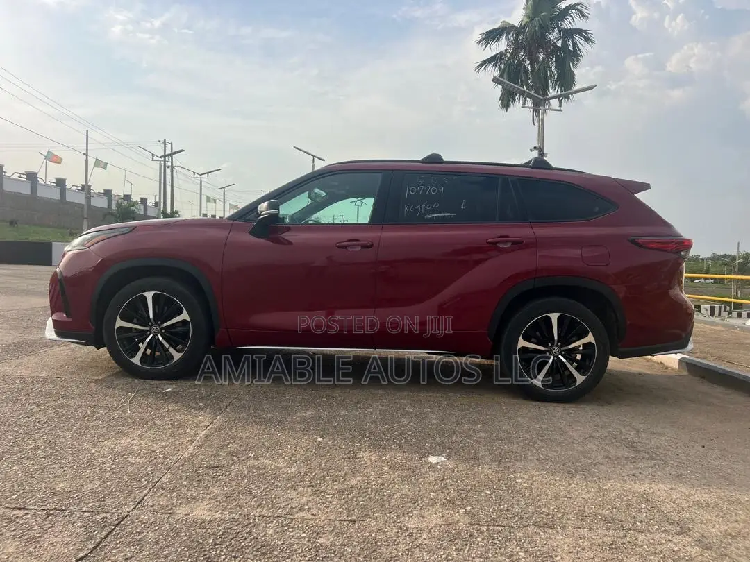 Toyota Highlander XSE 2021 Burgundy