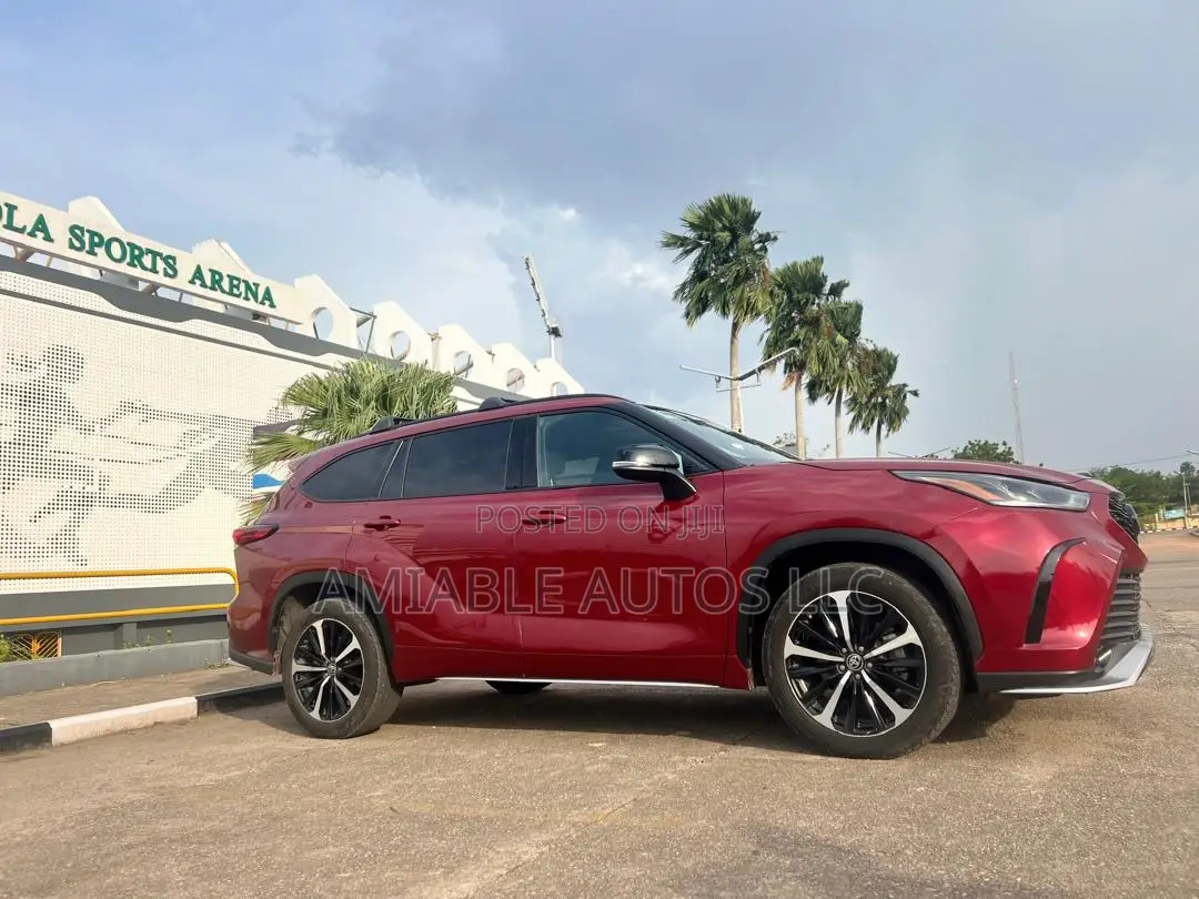 Toyota Highlander XSE 2021 Burgundy