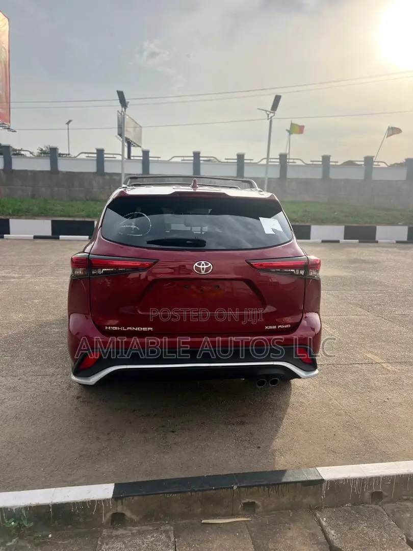 Toyota Highlander XSE 2021 Burgundy