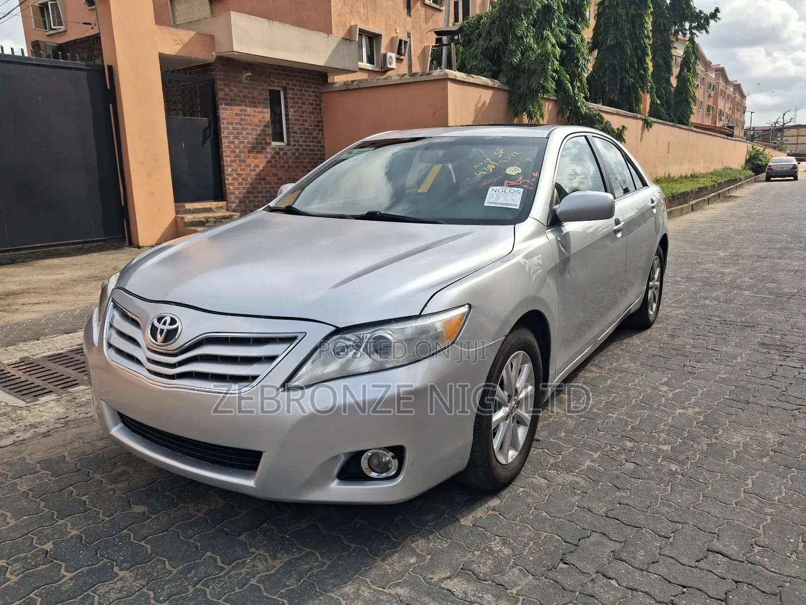 Toyota Camry XLE 4dr Sedan (2.5L 4cyl 6A) 2011 Silver