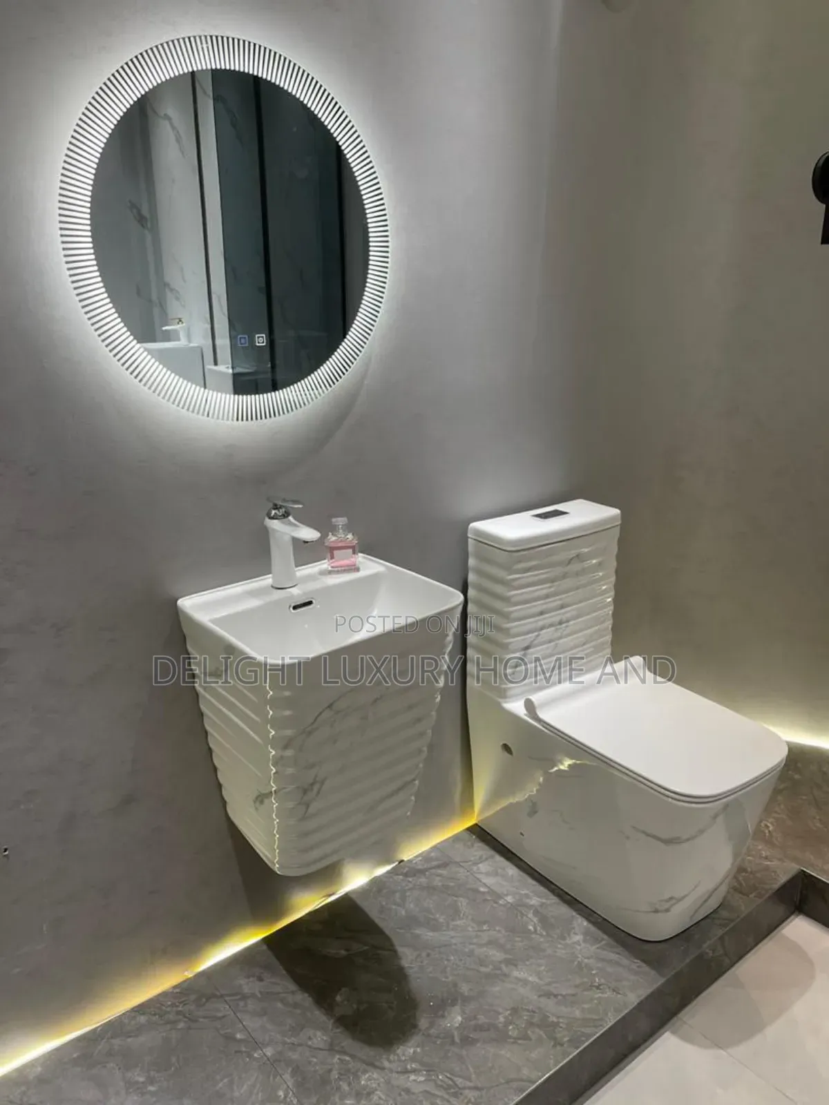Master Wc With Wall Huge Basin