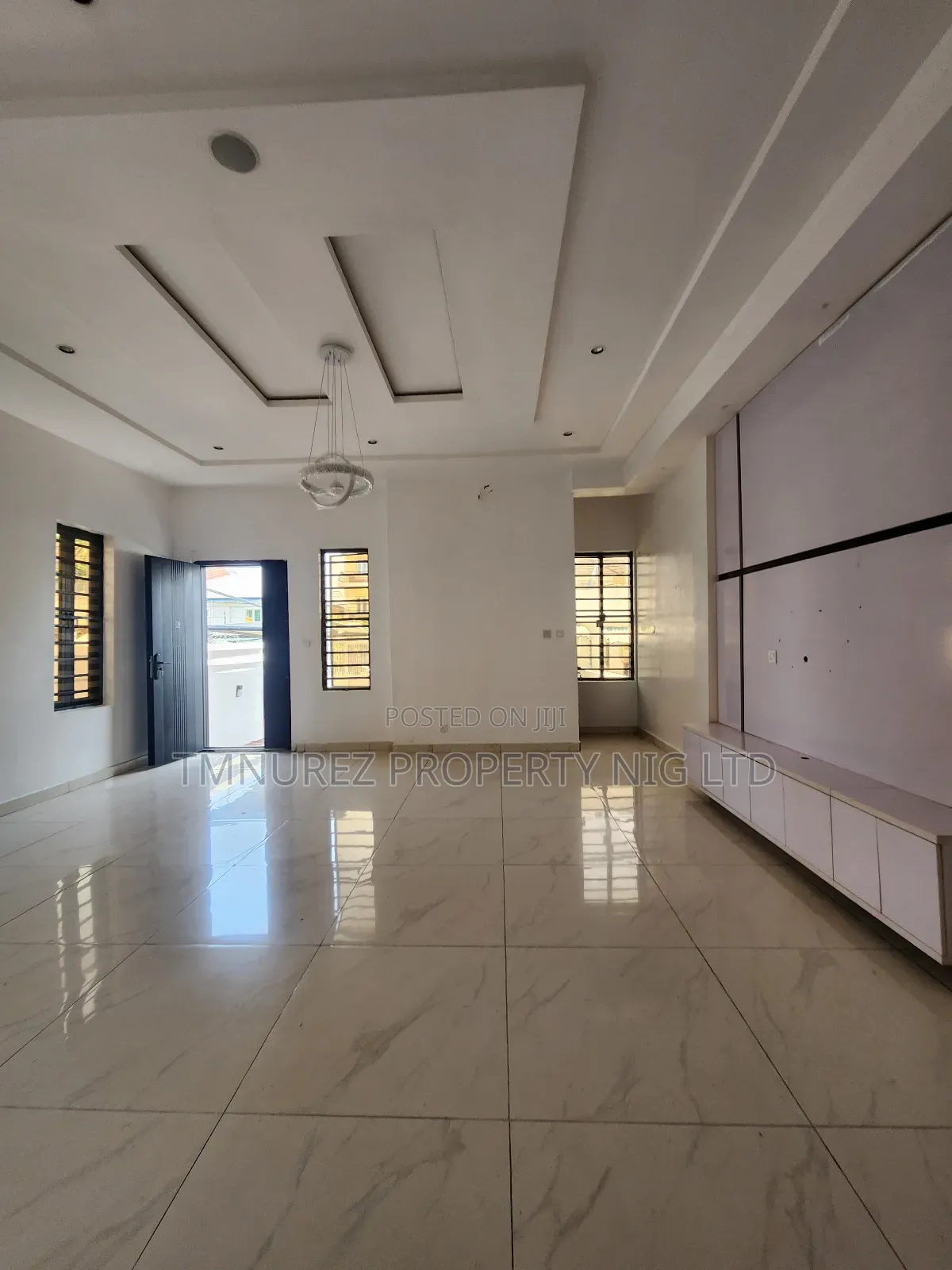 4bdrm Duplex in Chevron for rent