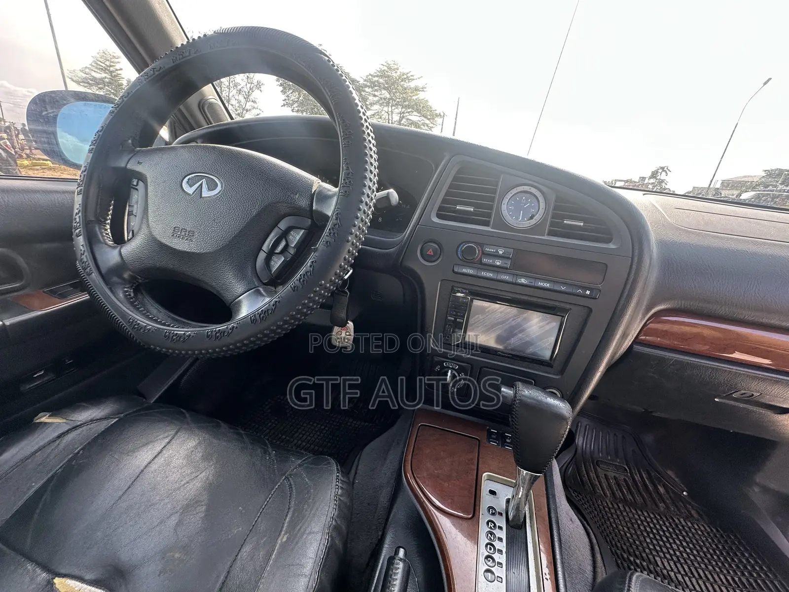Infiniti QX4 2003 Black