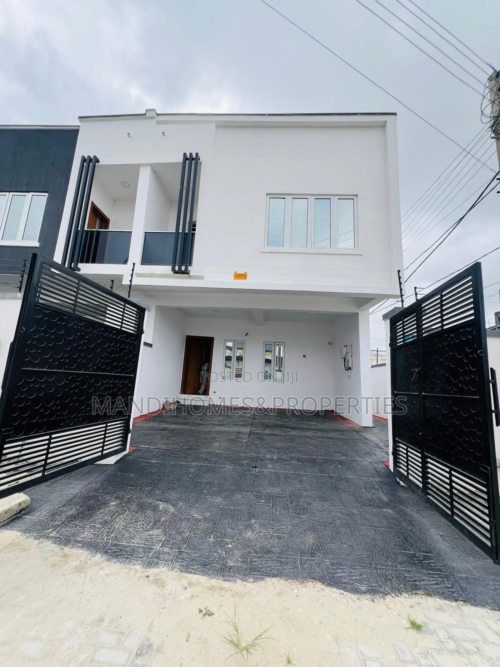 3bdrm Townhouse/Terrace in Ajah for sale
