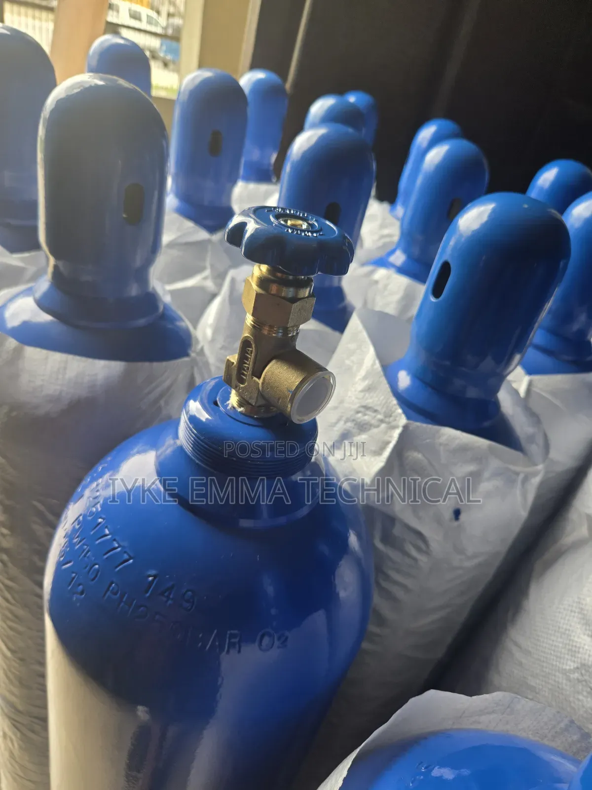 High-Pressure Oxygen Gas Cylinders