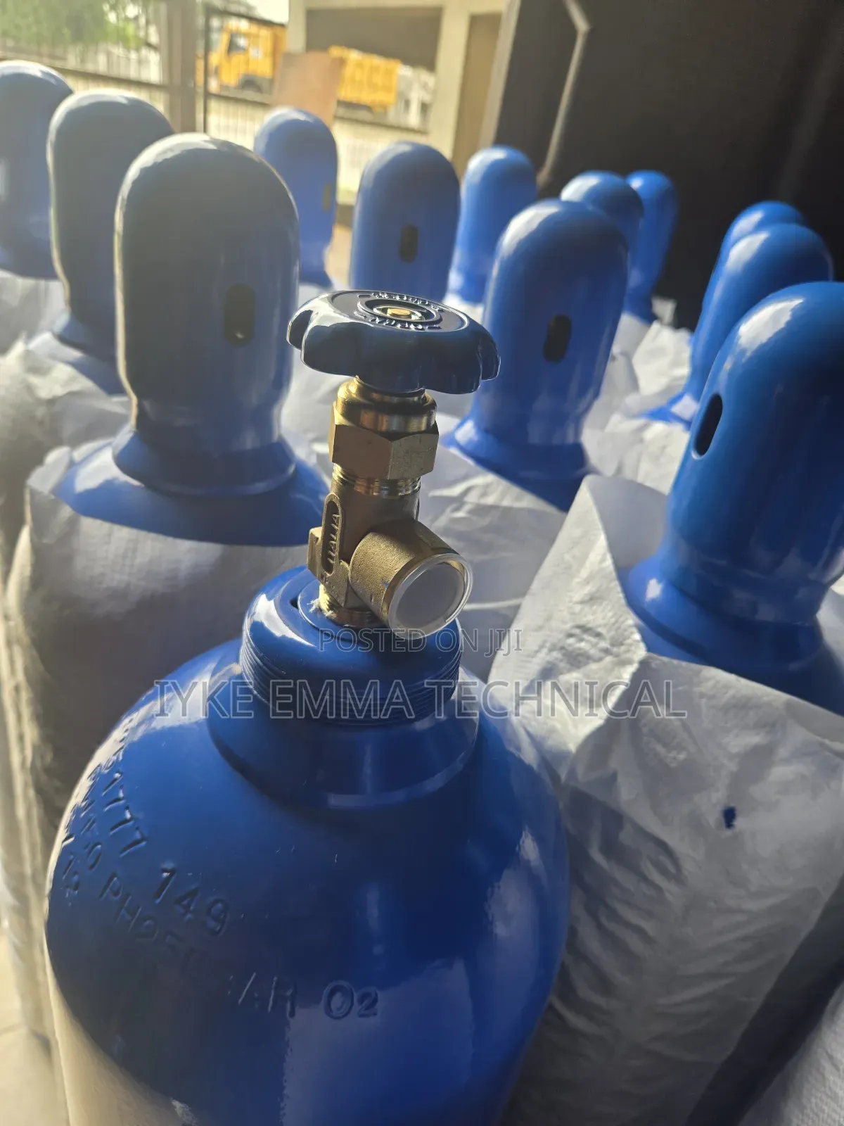 High-Pressure Oxygen Gas Cylinders