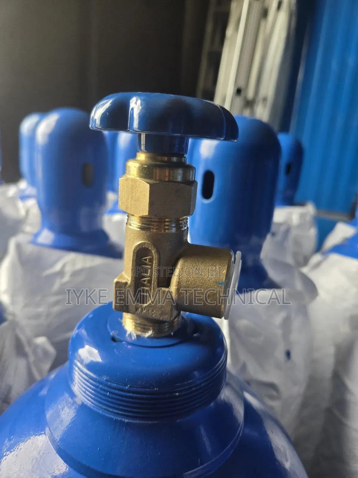 High-Pressure Oxygen Gas Cylinders