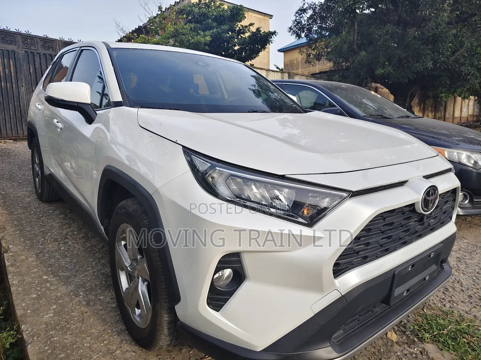 Toyota RAV4 XLE Premium 2022 Off white