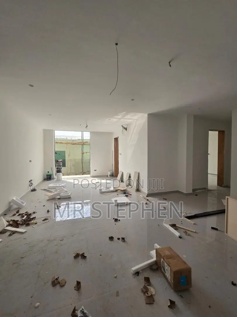 2bdrm Apartment in Lekki Phase 1 for sale