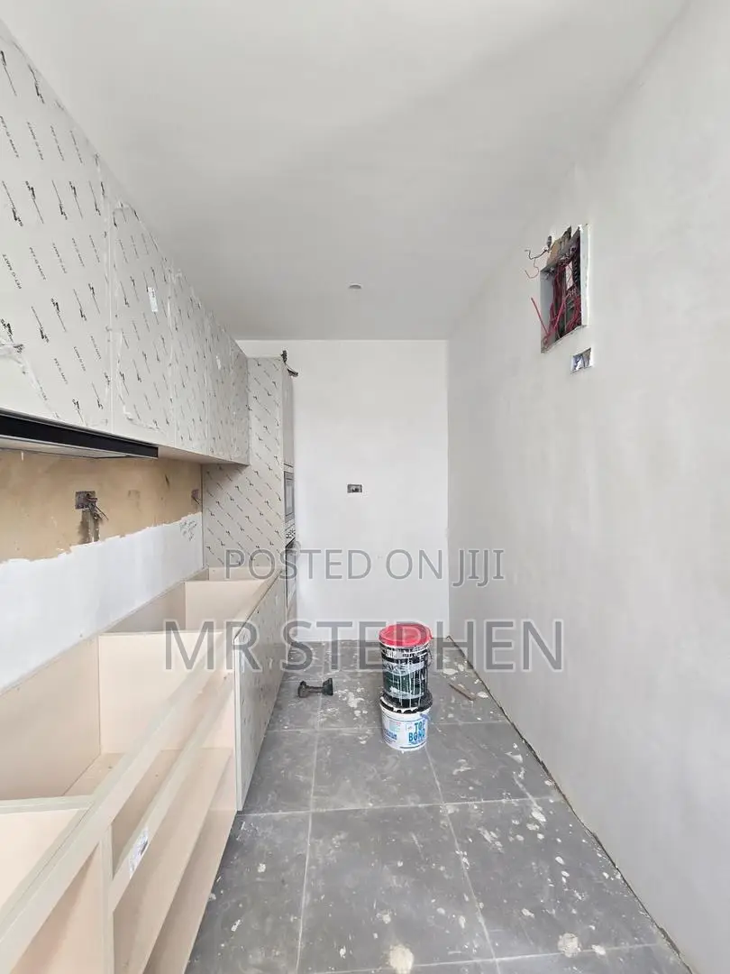 2bdrm Apartment in Lekki Phase 1 for sale