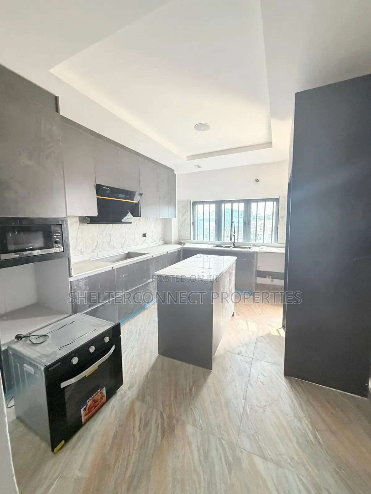 3bdrm Apartment in Allen Avenue for sale