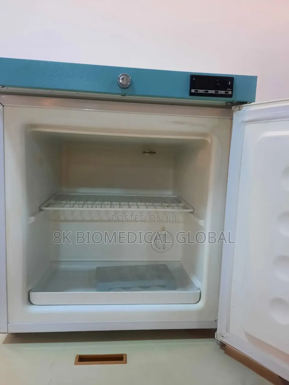 Lec Medical Isu27c - 50l Laboratory Freezer - Solid Door