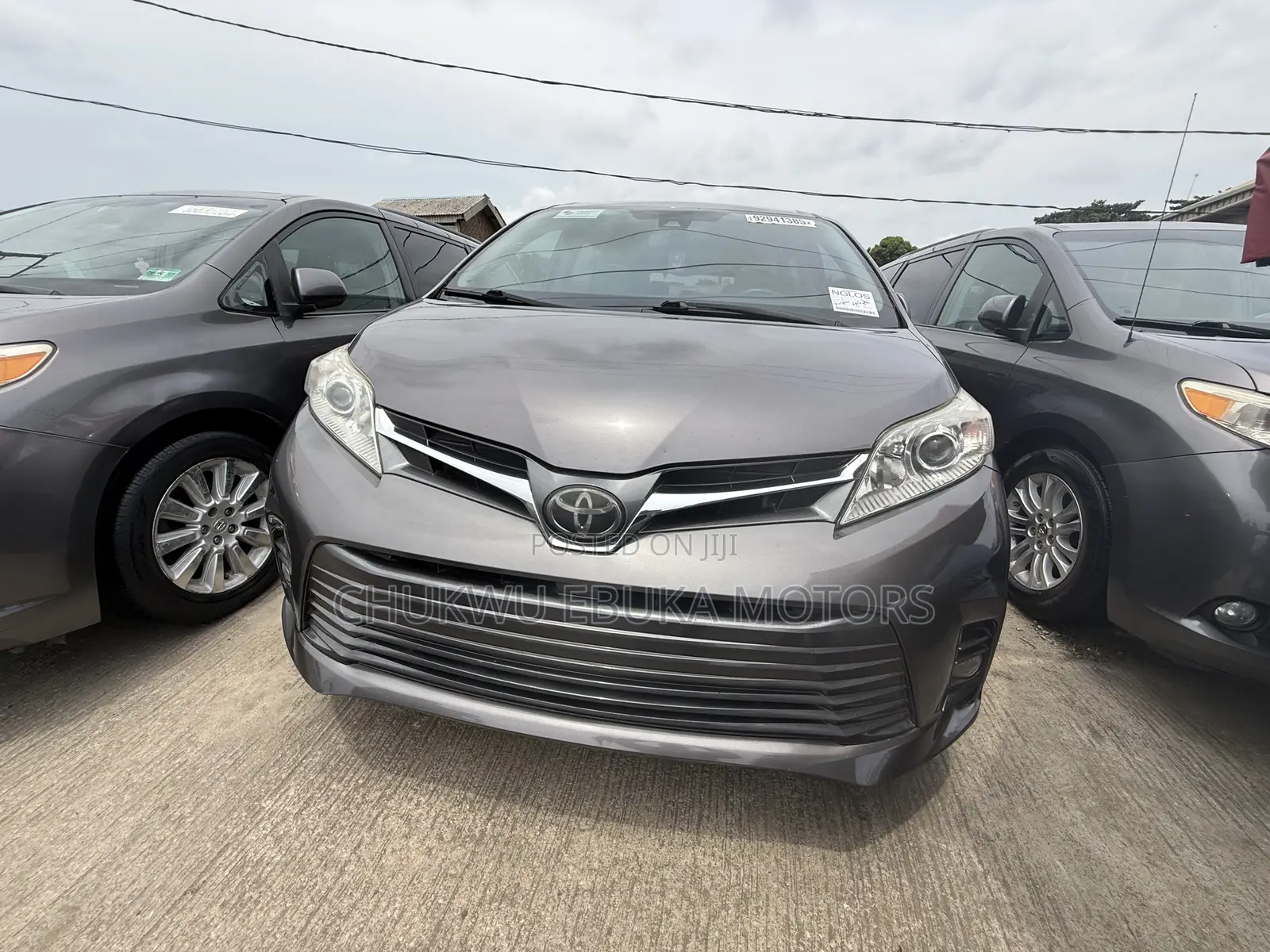 Toyota Sienna XLE AWD 2019 Gray