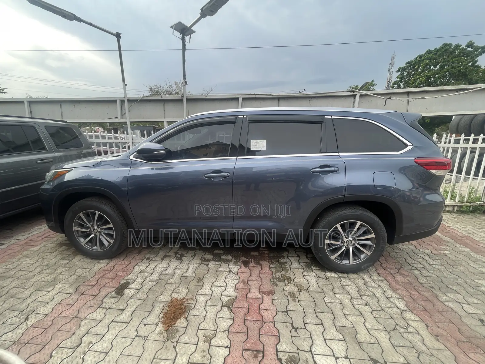 Toyota Highlander XLE 4x4 V6 (3.5L 6cyl 8A) 2018 Blue