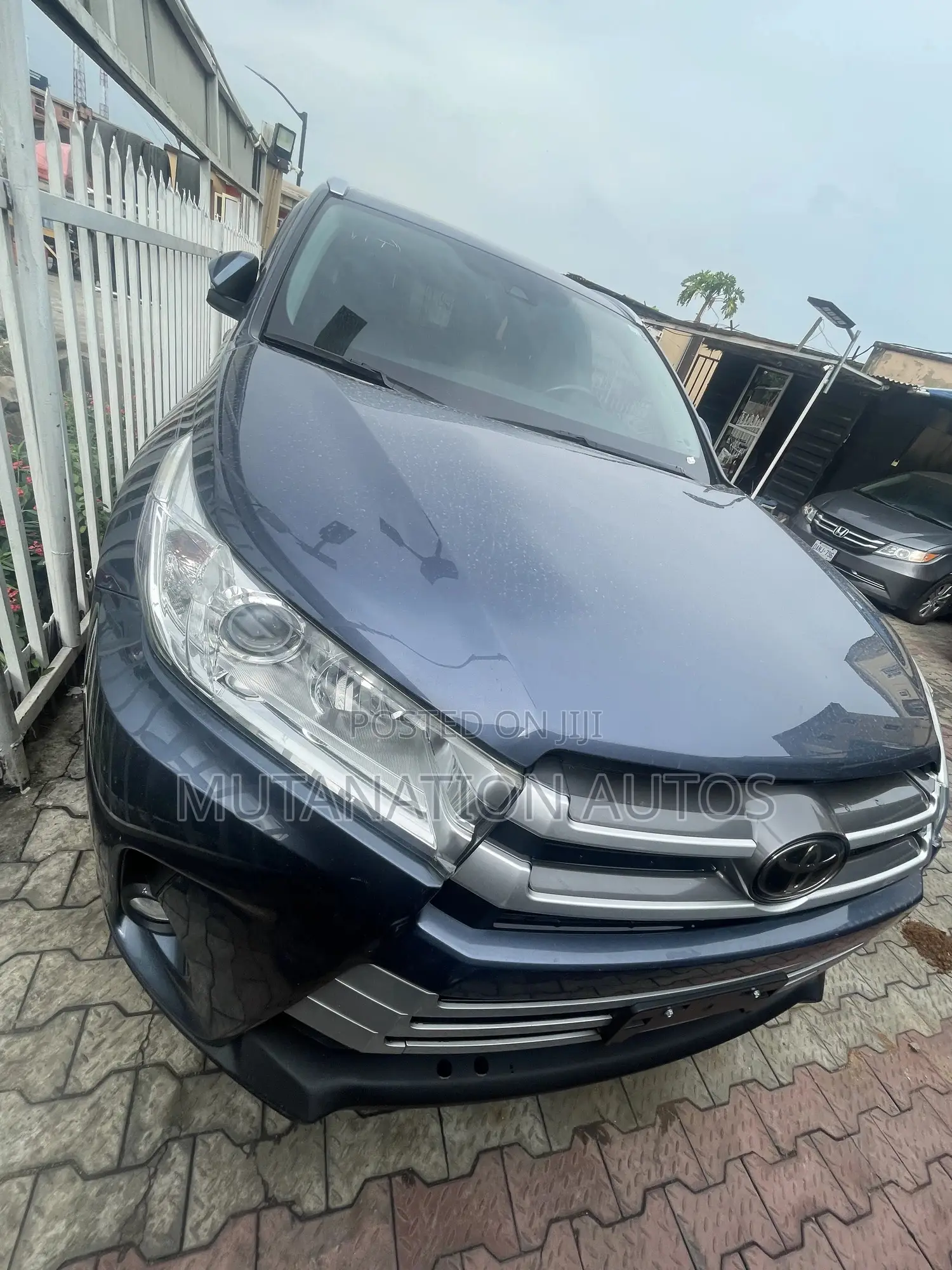 Toyota Highlander XLE 4x4 V6 (3.5L 6cyl 8A) 2018 Blue