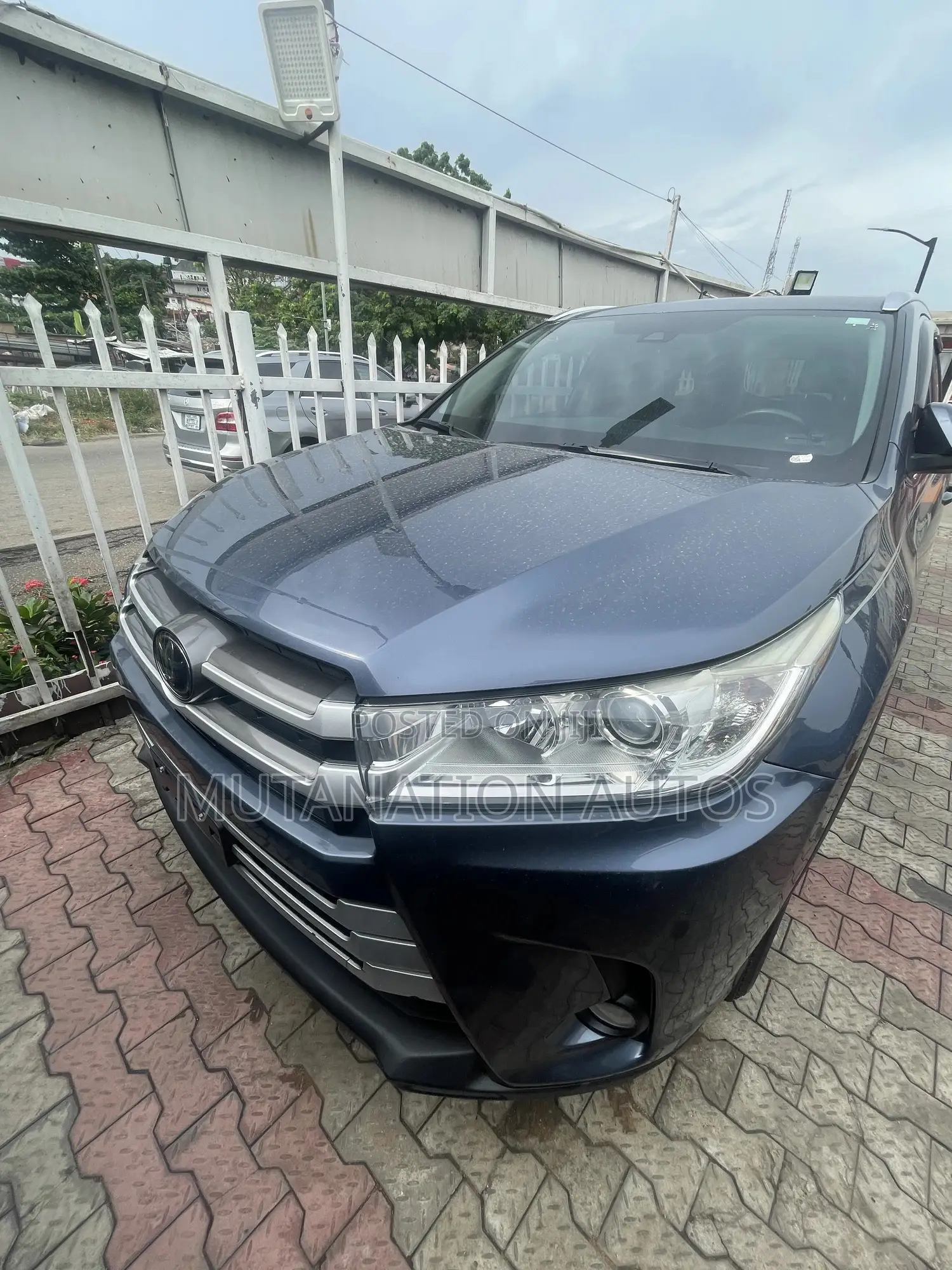 Toyota Highlander XLE 4x4 V6 (3.5L 6cyl 8A) 2018 Blue