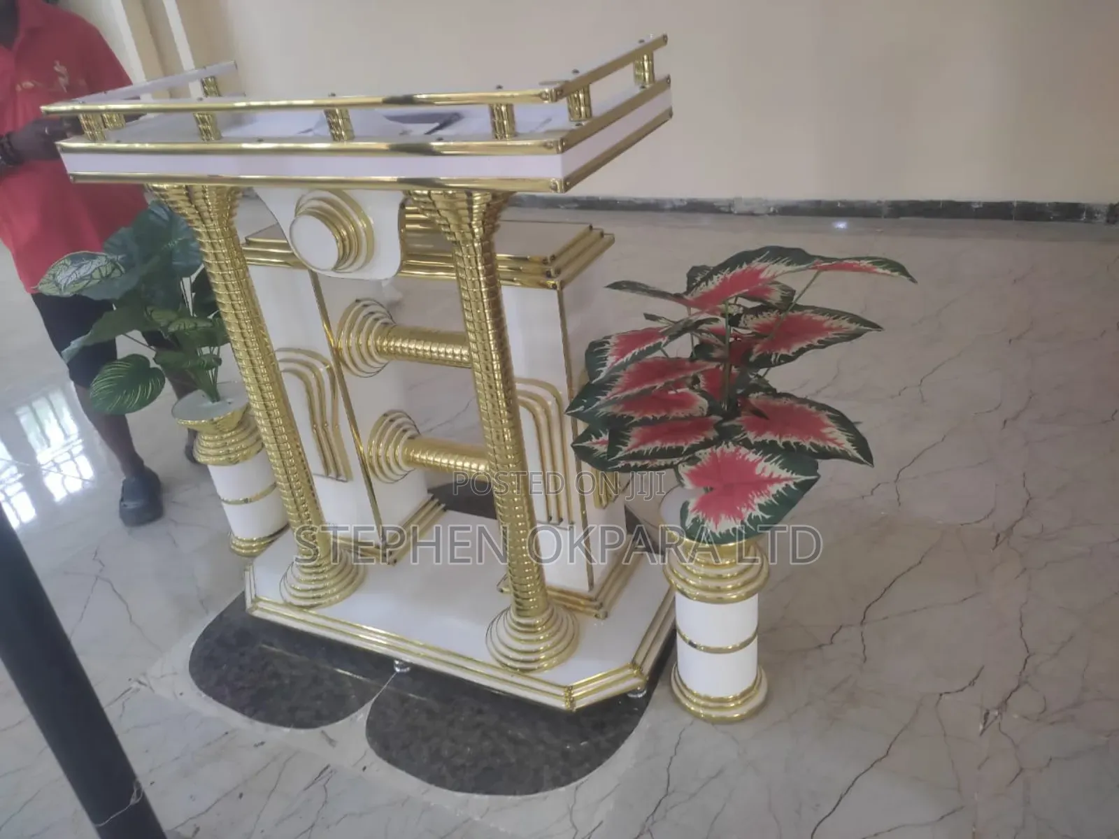 New Model Pulpit With 2 Flower Verce