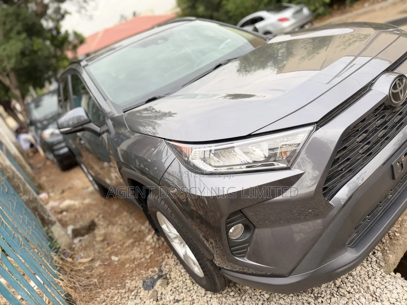 Toyota RAV4 XLE 2021 Gray